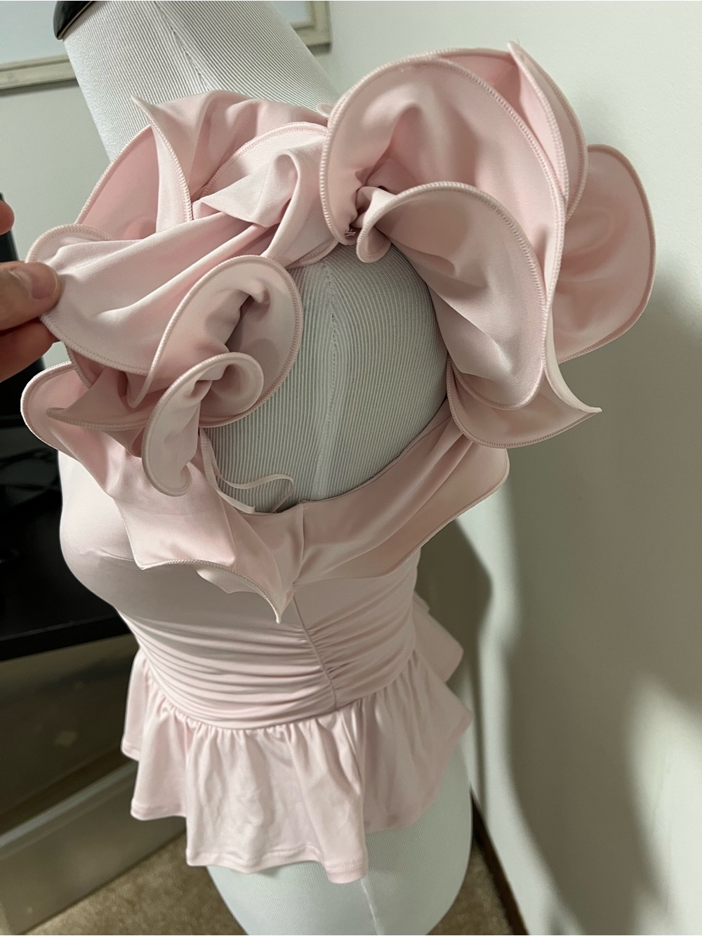 NWOT express Ruffle Peplum Tank Top - Pink - Picture 2 of 4